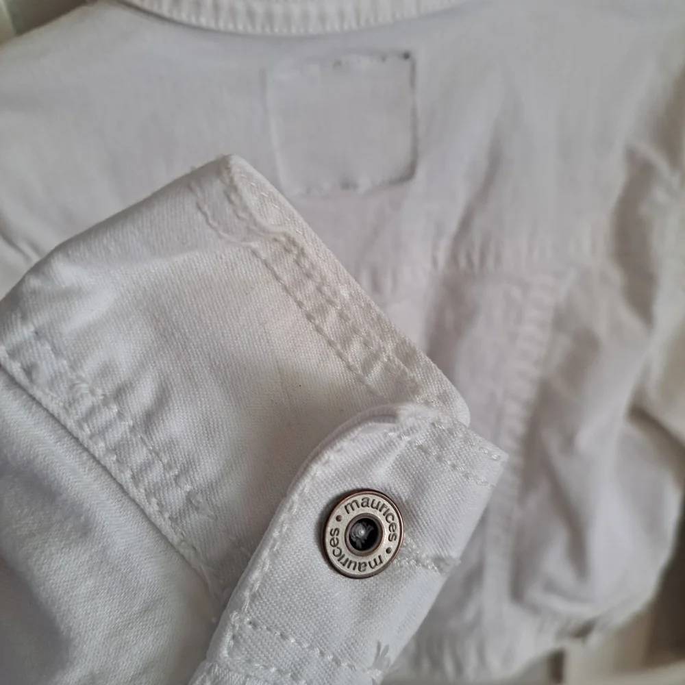Maurices Girls White Denim Jacket – Size XL